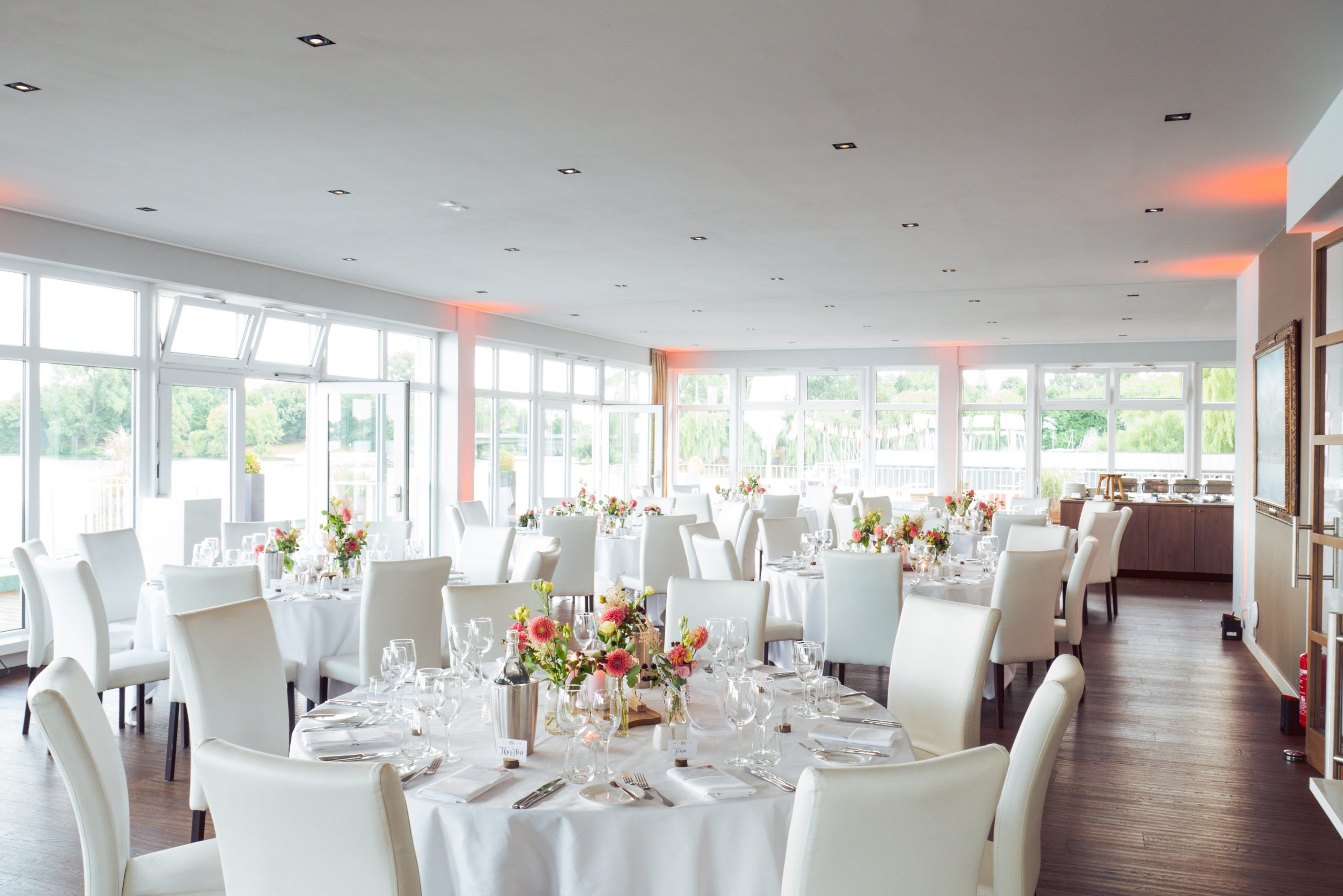 Der Hamburg und Germania Ruderclub Saal Hochzeit runde Tische