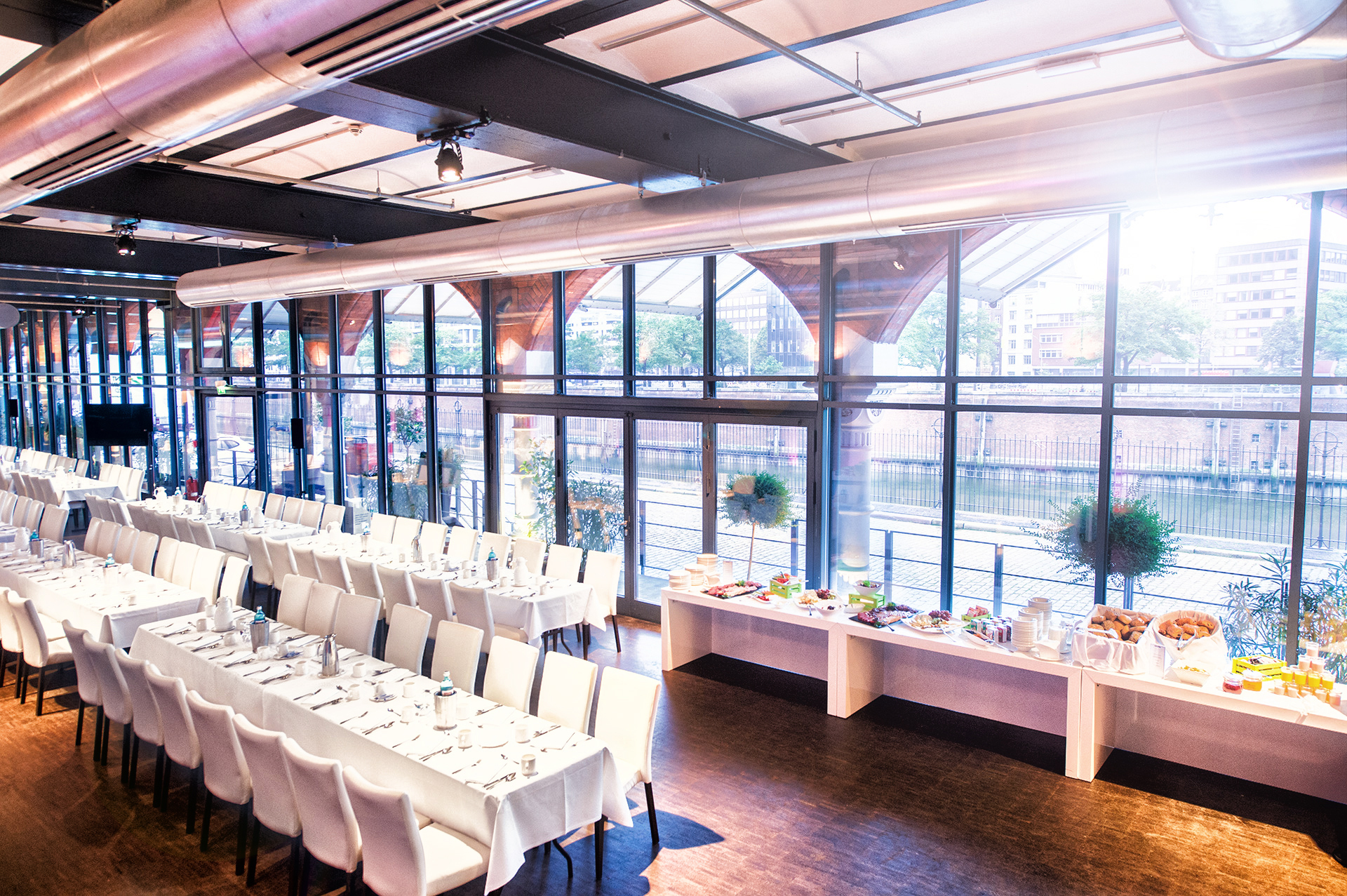 Ehemaliges Hauptzollamt Zollhalle Abendveranstaltung Tafeln Buffet
